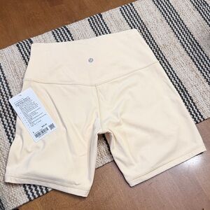 Lululemon Butter Cream - Shorts Size 8 (NWT)